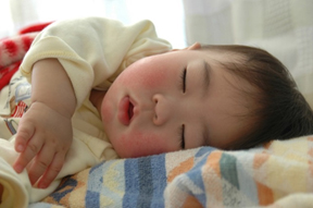 การนอนกับพัฒนาการทางสมองของลูกน้อยวัย 12 เดือน 